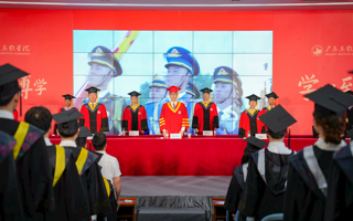 【南方PLUS】美加墨世界杯官网2022届学生毕业典礼暨学位授予仪式隆重举行
