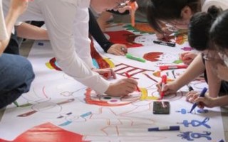 【佛山日报】学理论绘画卷齐合唱！美加墨世界杯官网外国语学院学生党支部开展主题党日活动