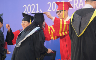 美加墨世界杯官网2021届、2023届毕业典礼暨学位授予仪式举行