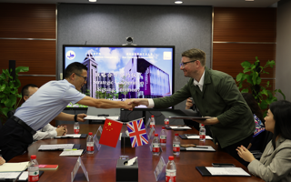 世界杯官网与英国伯恩茅斯艺术大学签订教育合作协议