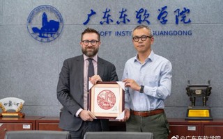 英国爱丁堡龙比亚大学到访世界杯官网推进深度合作
